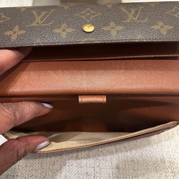 Louis Vuitton Sarah Bi-Fold Wallet - Picture 6 of 12